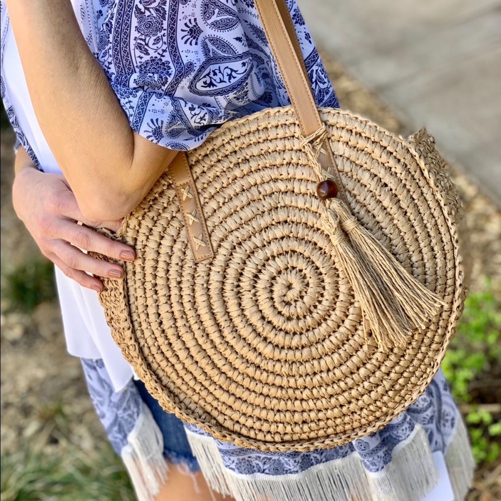 LAST ONE! PEARL CITY WOVEN ROUND STRAW BAG - Picture 5 of 6